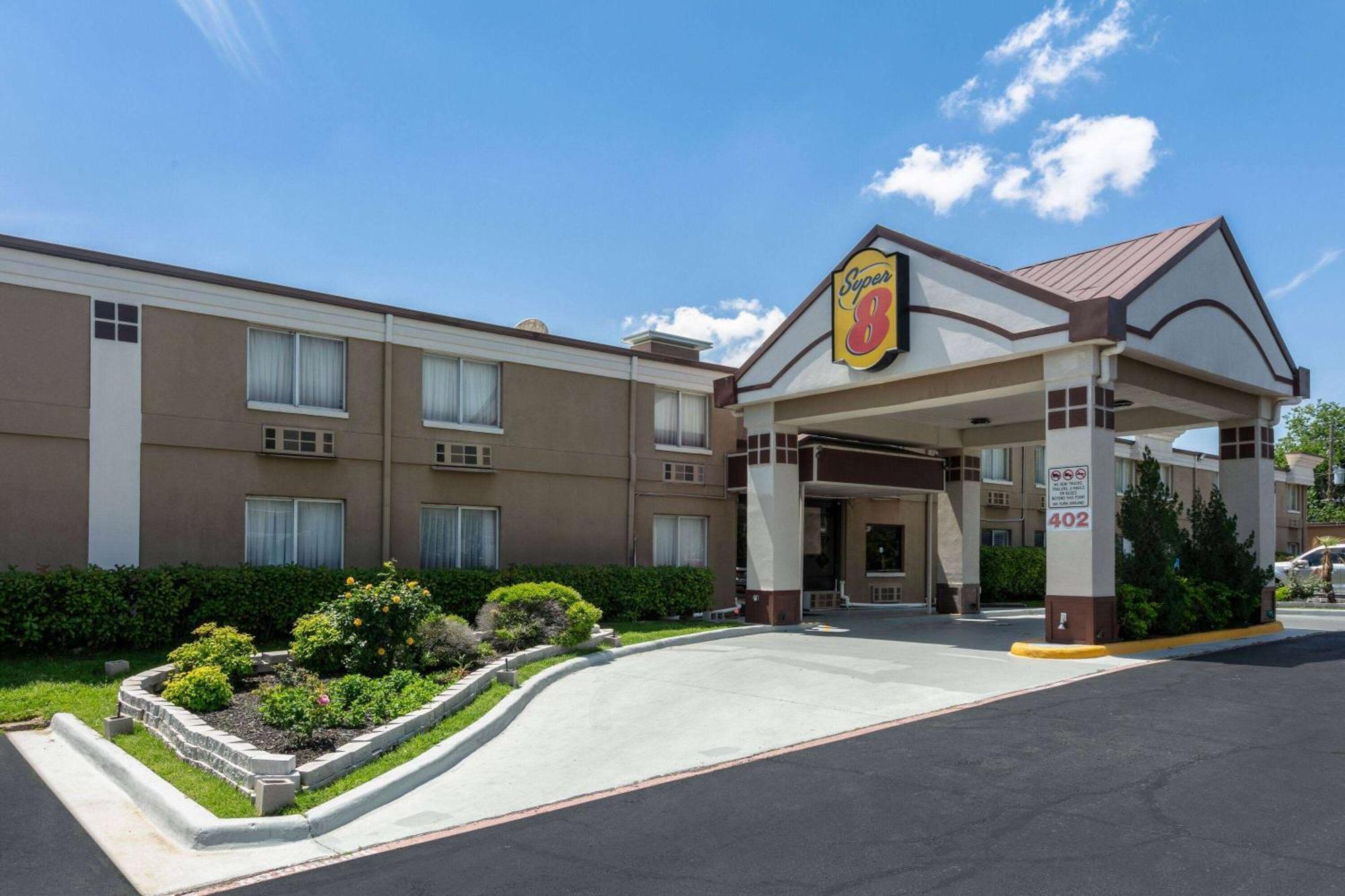 Super 8 By Wyndham Grand Prairie North Motel Eksteriør bilde
